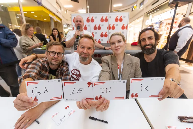 Autogramiáda hvězd. Podpisy rozdávali herci z filmu Expedice Galejník i Pavel Nový