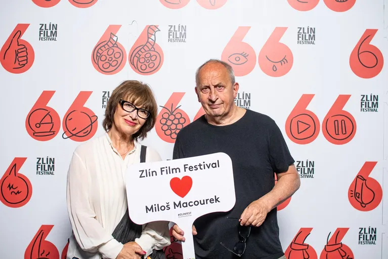 Miloš Macourek 100: Jak vzpomínají na Saxanu samotní herci? 