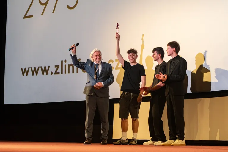The first film winners: The children's jury was enchanted by The Secret Floor, the youngsters were intrigued by Nawi