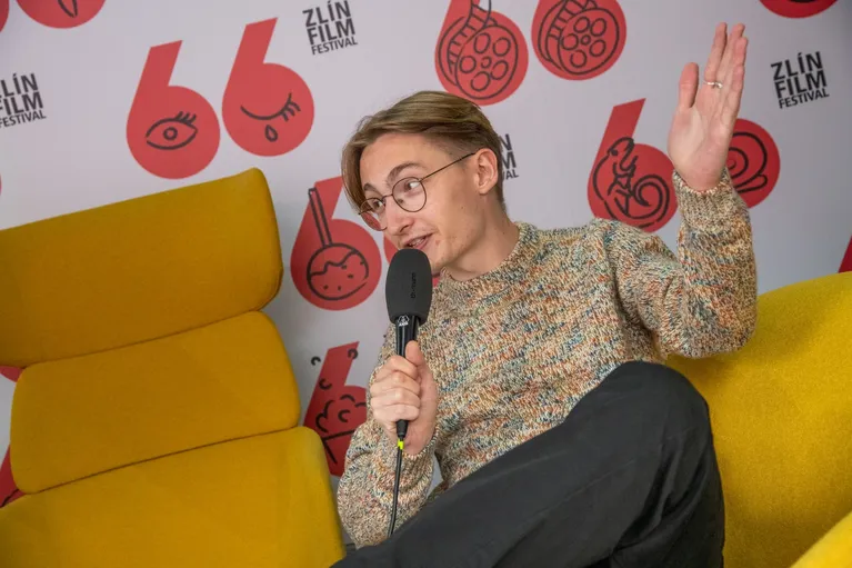 Festival Café hostilo Petra Kostku s dcerou, taky herce Kryštofa Švehlíka